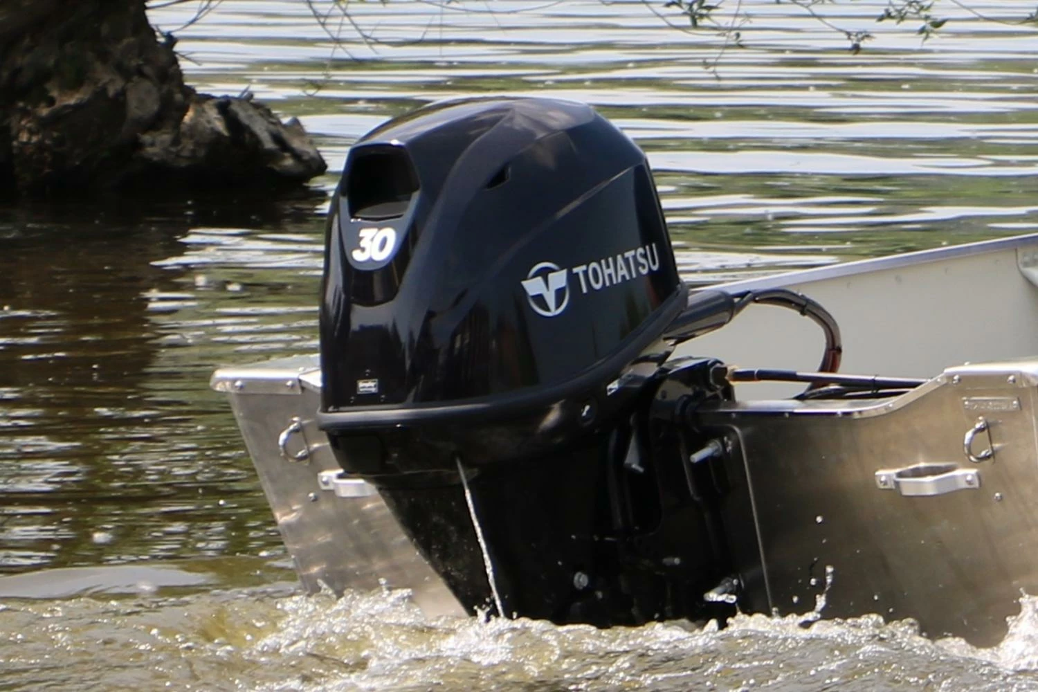 Moteur Hors-Bord 30 Cv Tohatsu BLANC Arbre Long Démarrage Electrique Commande à Distance Relevage Electrique – Image 3